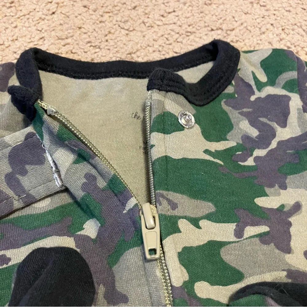 The Peanutshell Footed Baby‎ Boy’s Camo Sleeper Sz 3 Months *LIKE NEW*